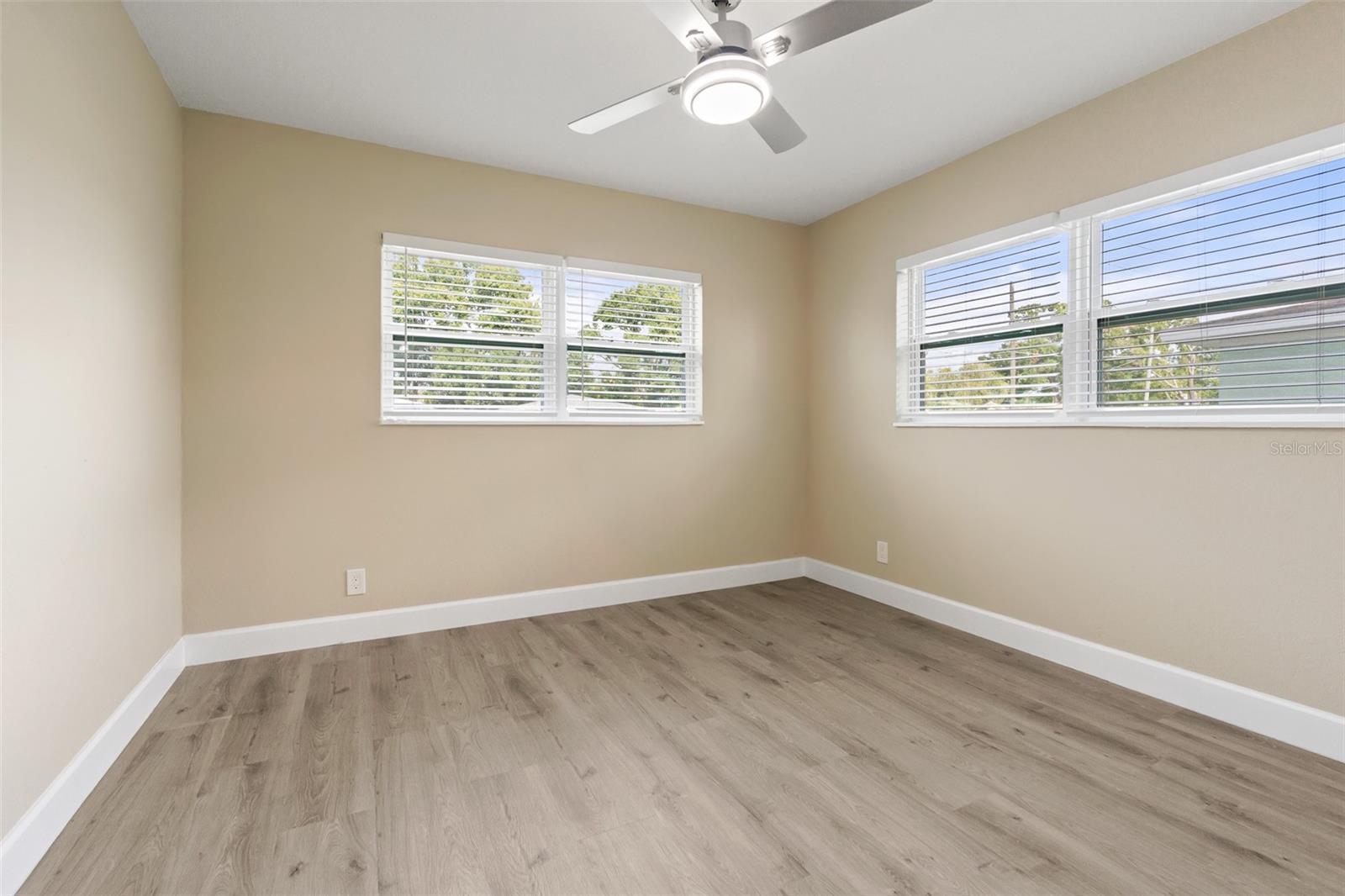 Listing photo id 13 for 2710 Nassau Street