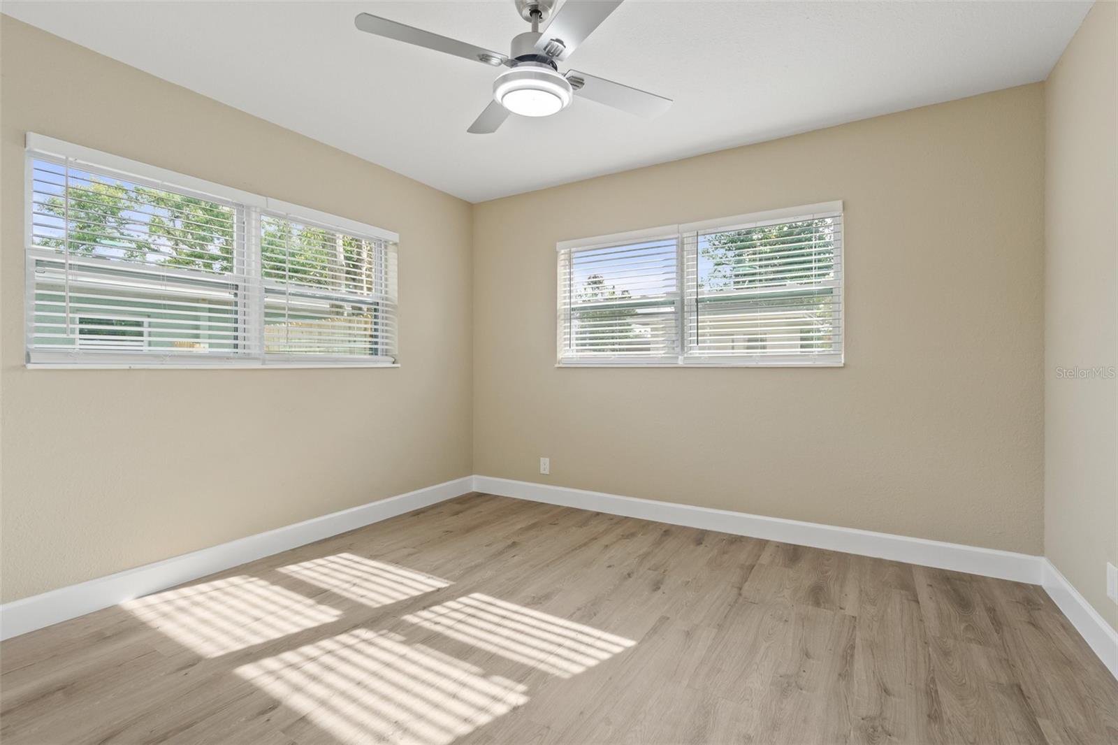 Listing photo id 16 for 2710 Nassau Street