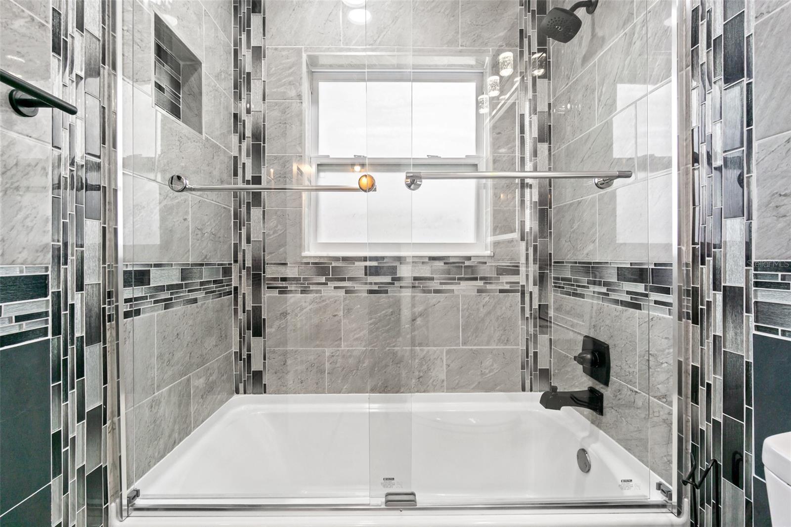 Listing photo id 19 for 2710 Nassau Street