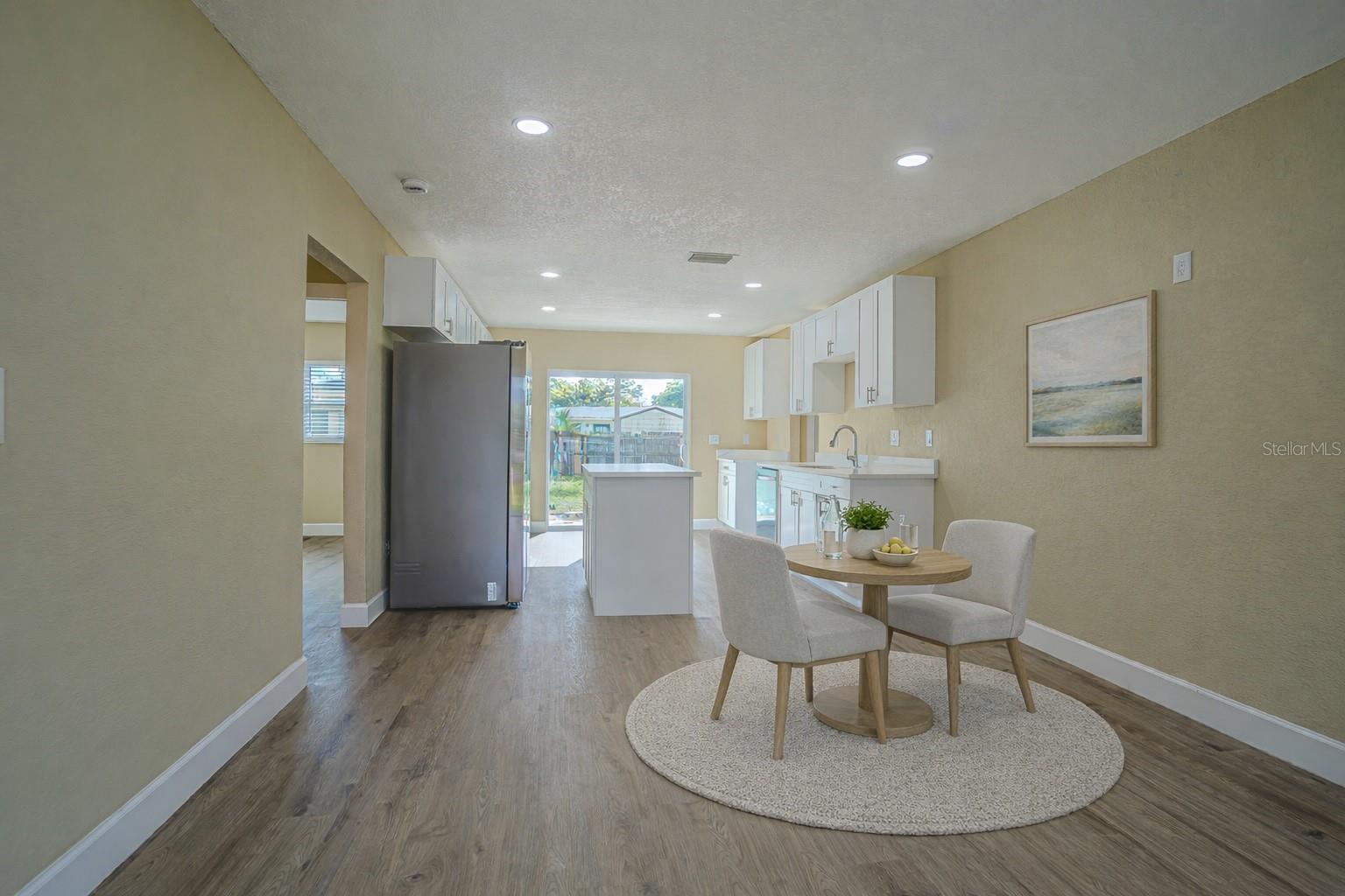 Listing photo id 4 for 2710 Nassau Street