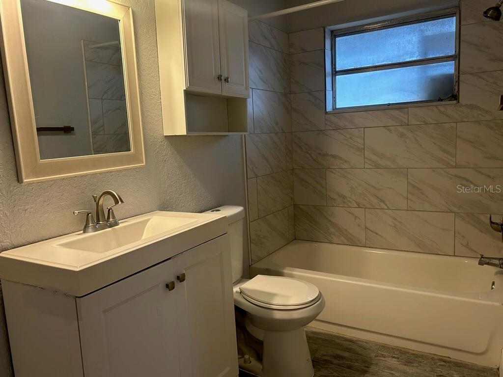 Image 5 of 8 For 215 10th Street Sw