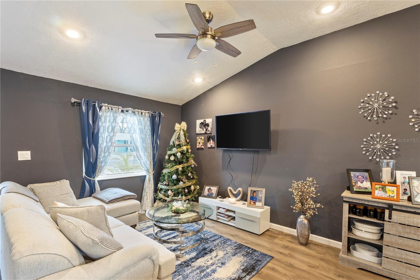 Image 11 of 30 For 39403 Lincoln Avenue