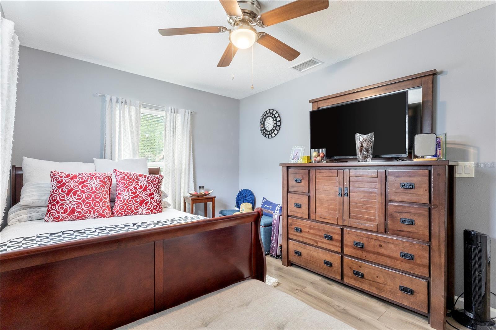 Image 19 of 30 For 39403 Lincoln Avenue