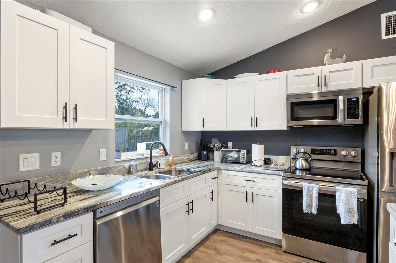 Image 6 of 30 For 39403 Lincoln Avenue