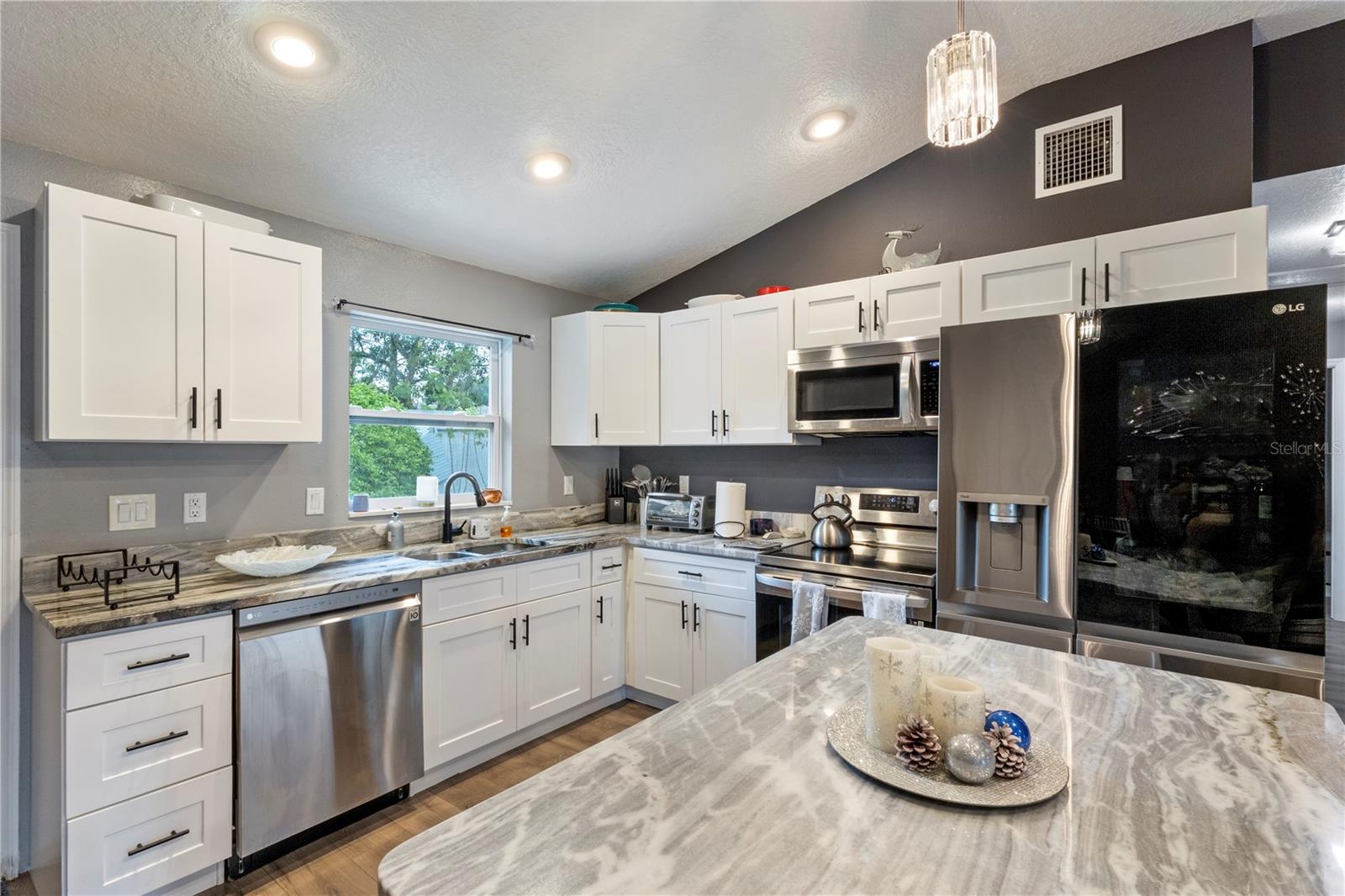 Image 7 of 30 For 39403 Lincoln Avenue