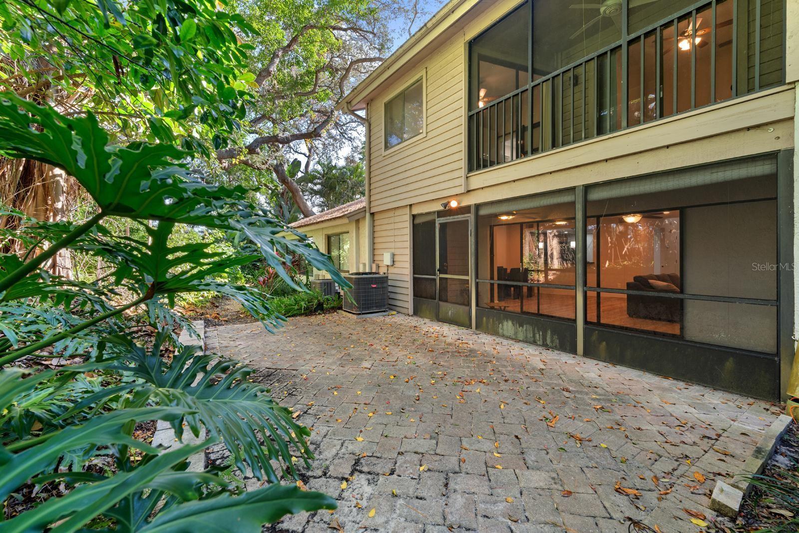 Listing photo id 0 for 1919 Whispering Way