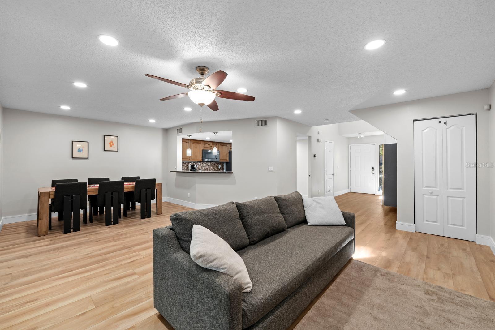 Listing photo id 5 for 1919 Whispering Way