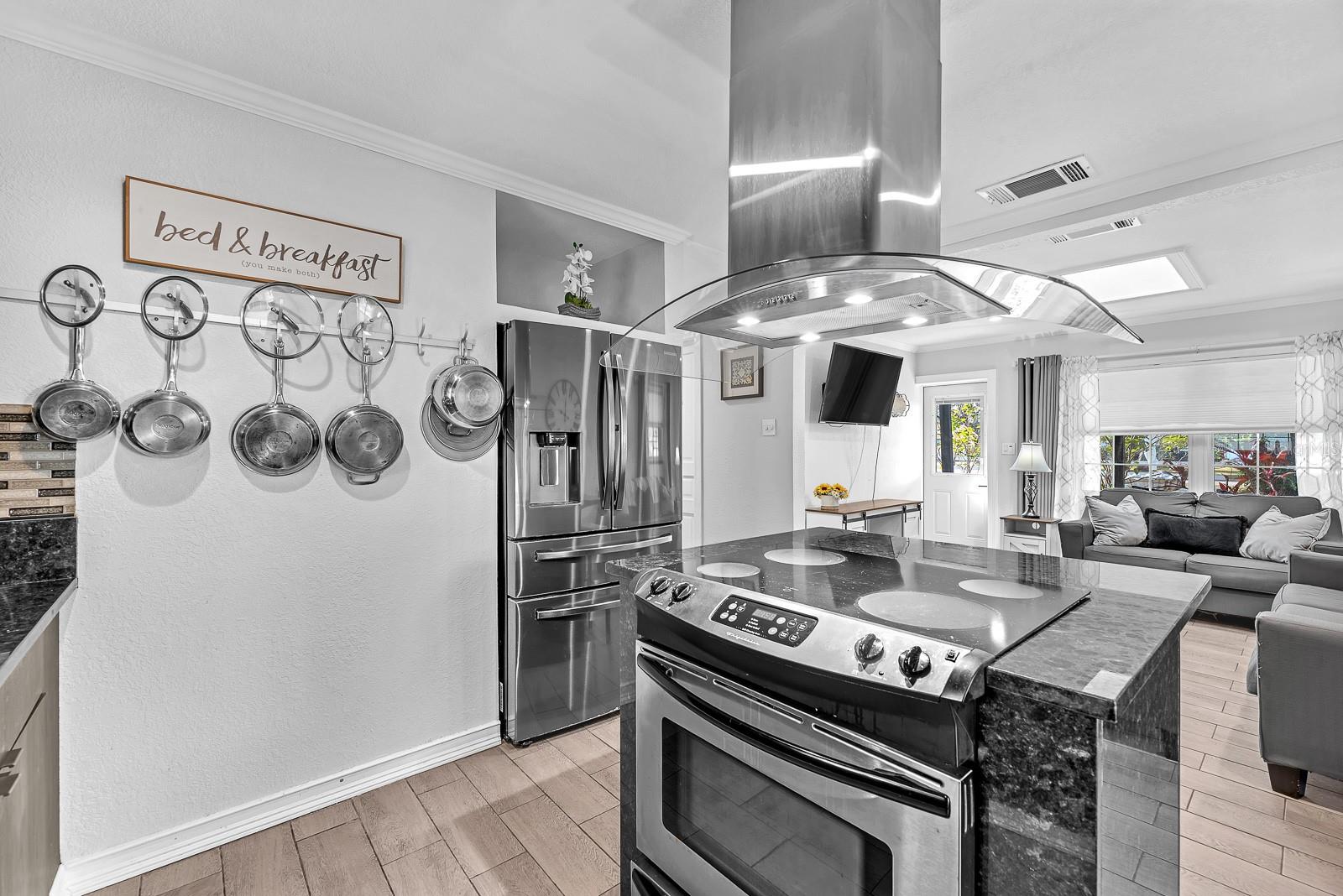 Listing photo id 10 for 105 Saint Cloud Avenue