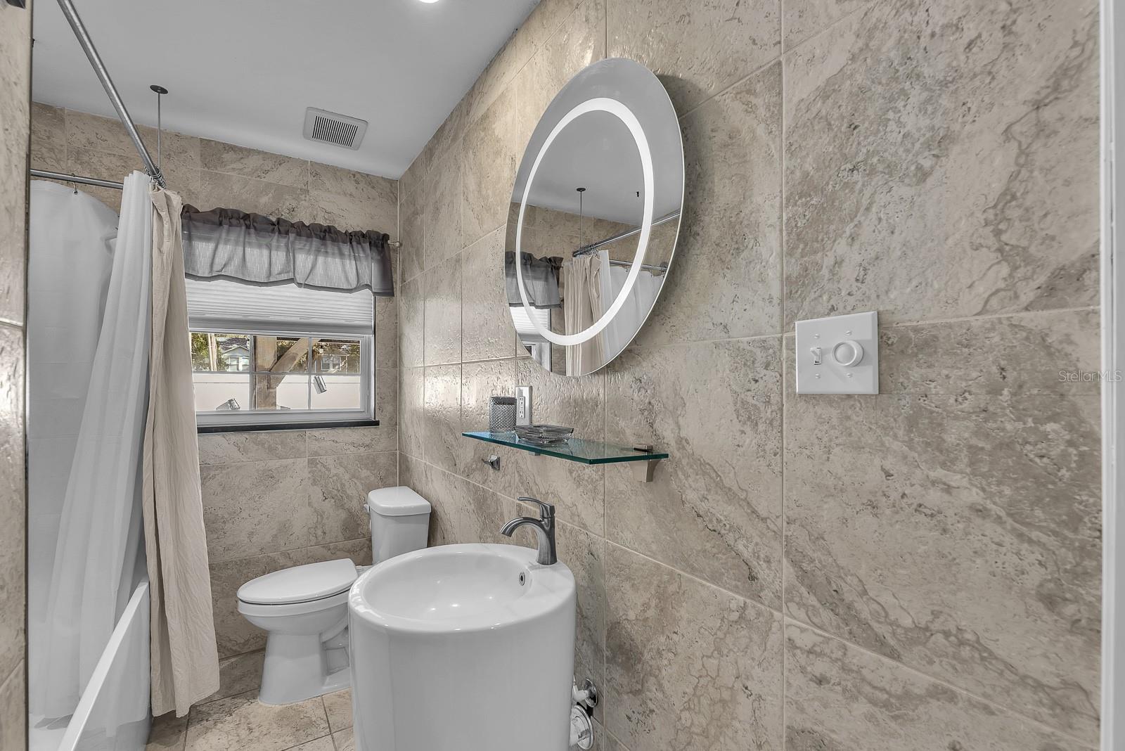 Listing photo id 17 for 105 Saint Cloud Avenue