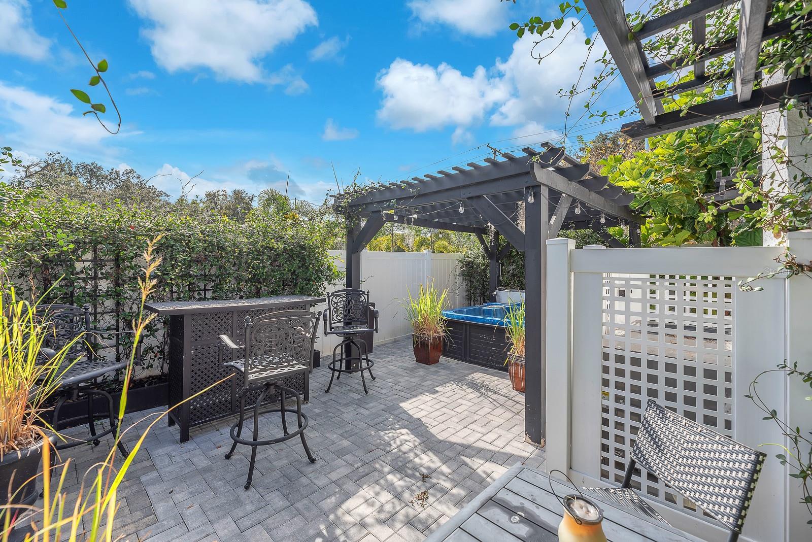 Listing photo id 23 for 105 Saint Cloud Avenue