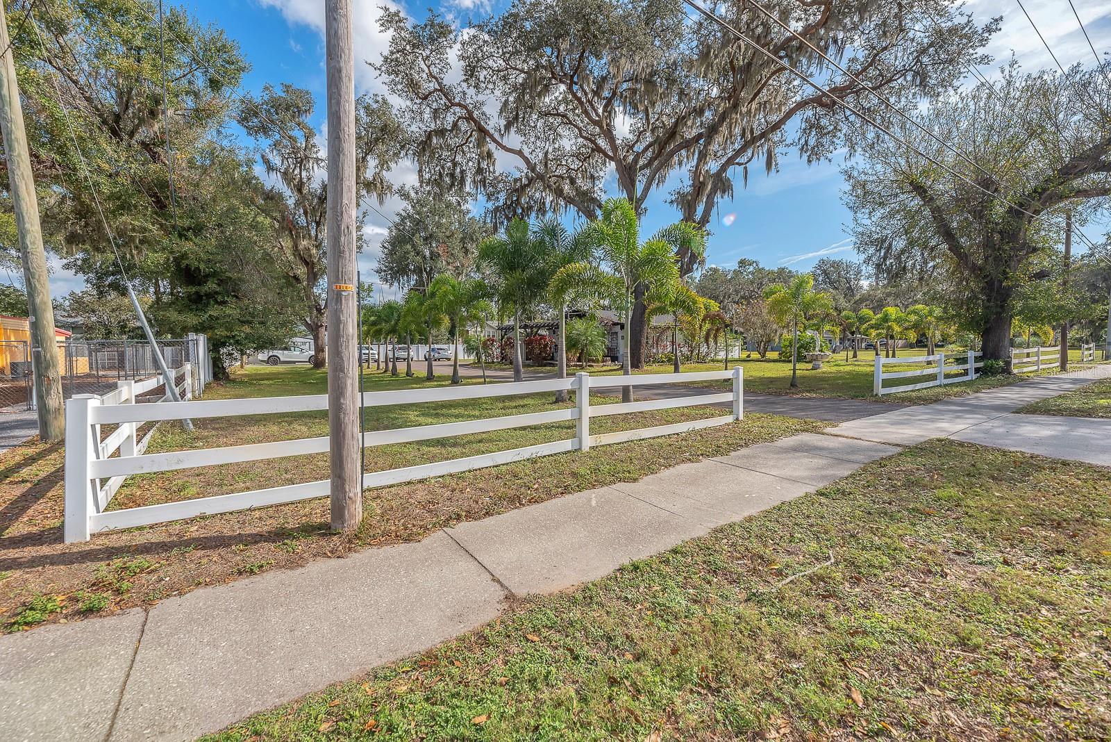 Listing photo id 25 for 105 Saint Cloud Avenue