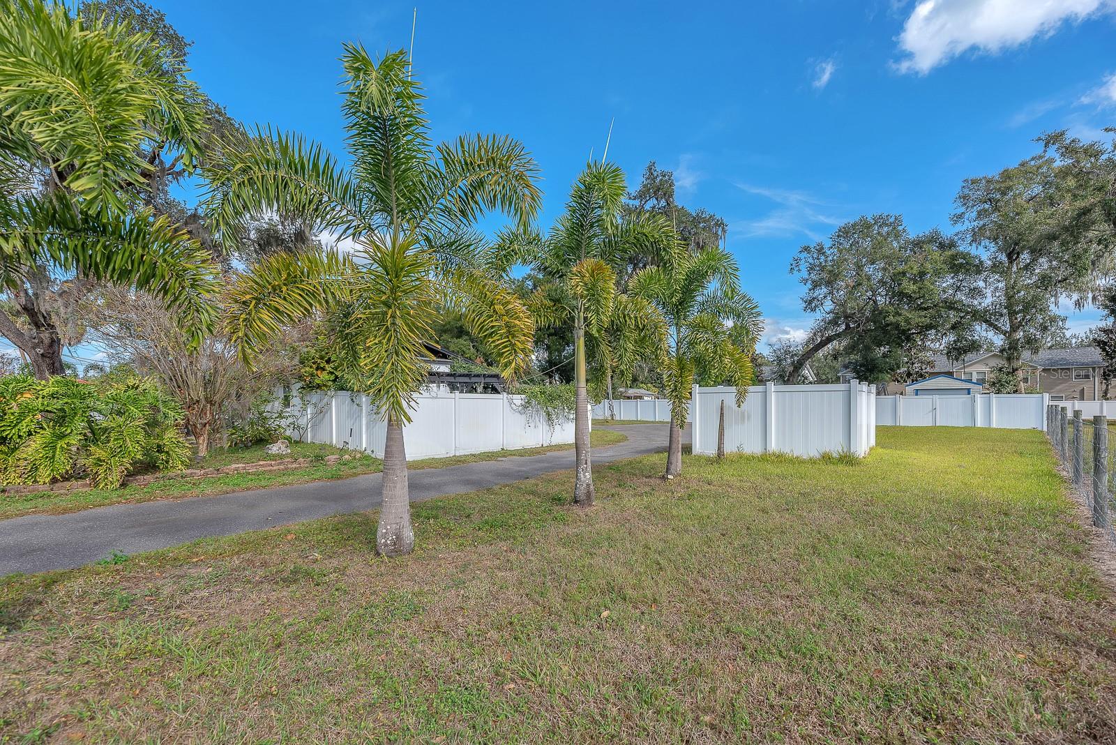 Listing photo id 28 for 105 Saint Cloud Avenue