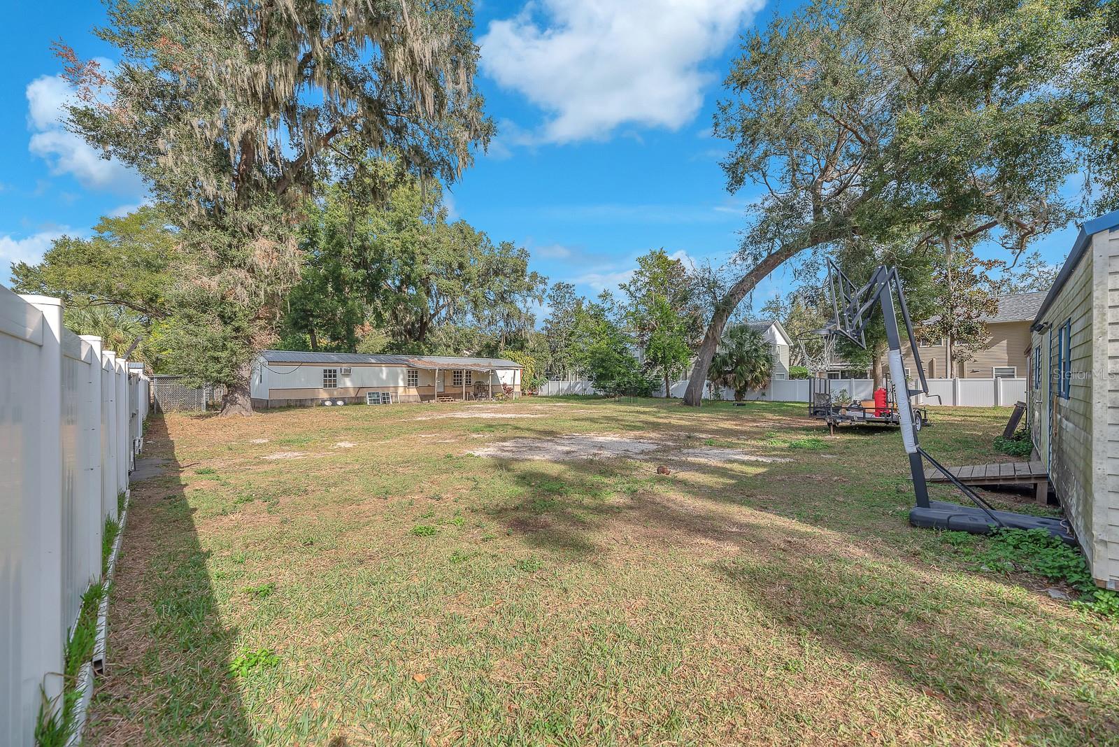 Listing photo id 31 for 105 Saint Cloud Avenue