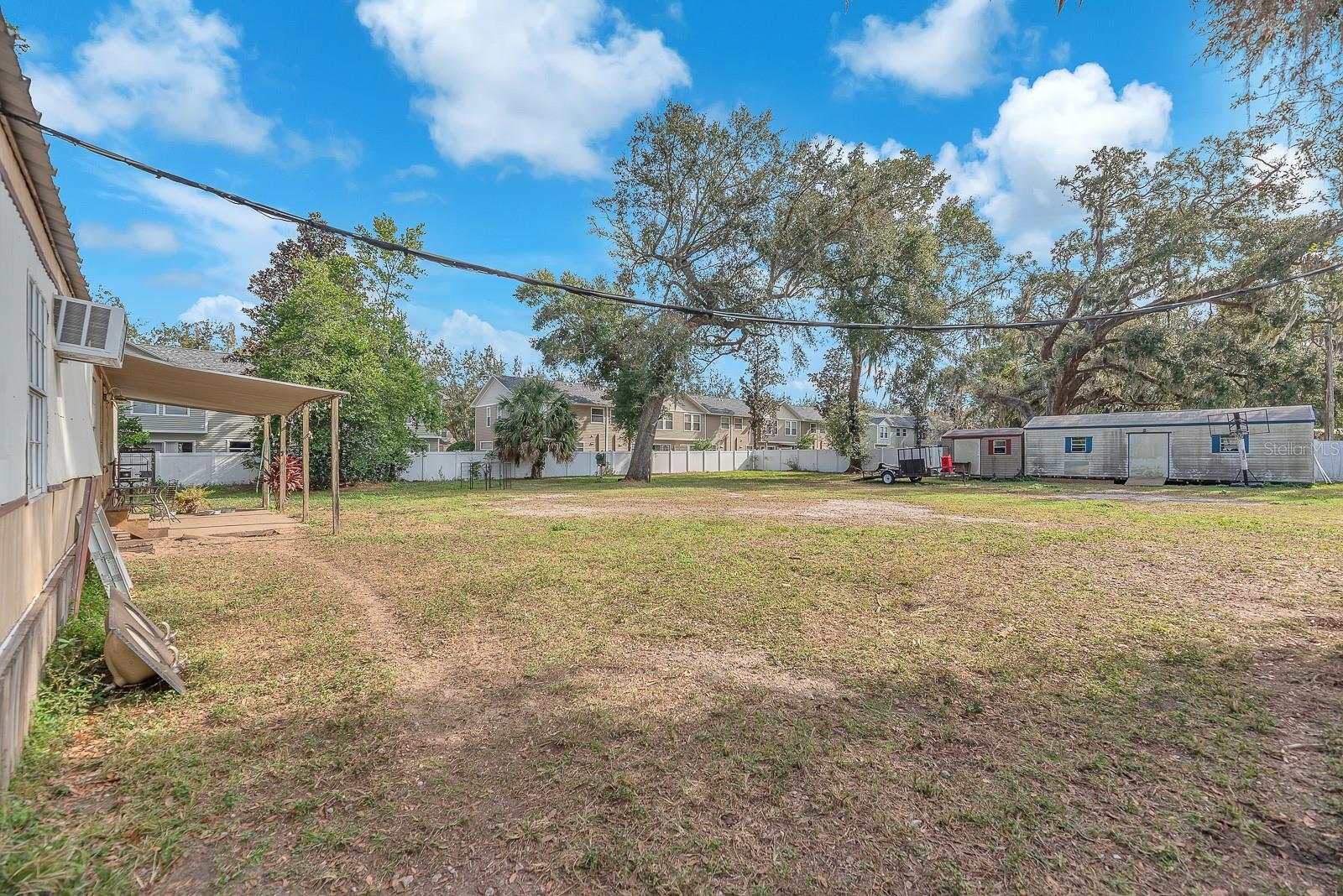 Listing photo id 32 for 105 Saint Cloud Avenue