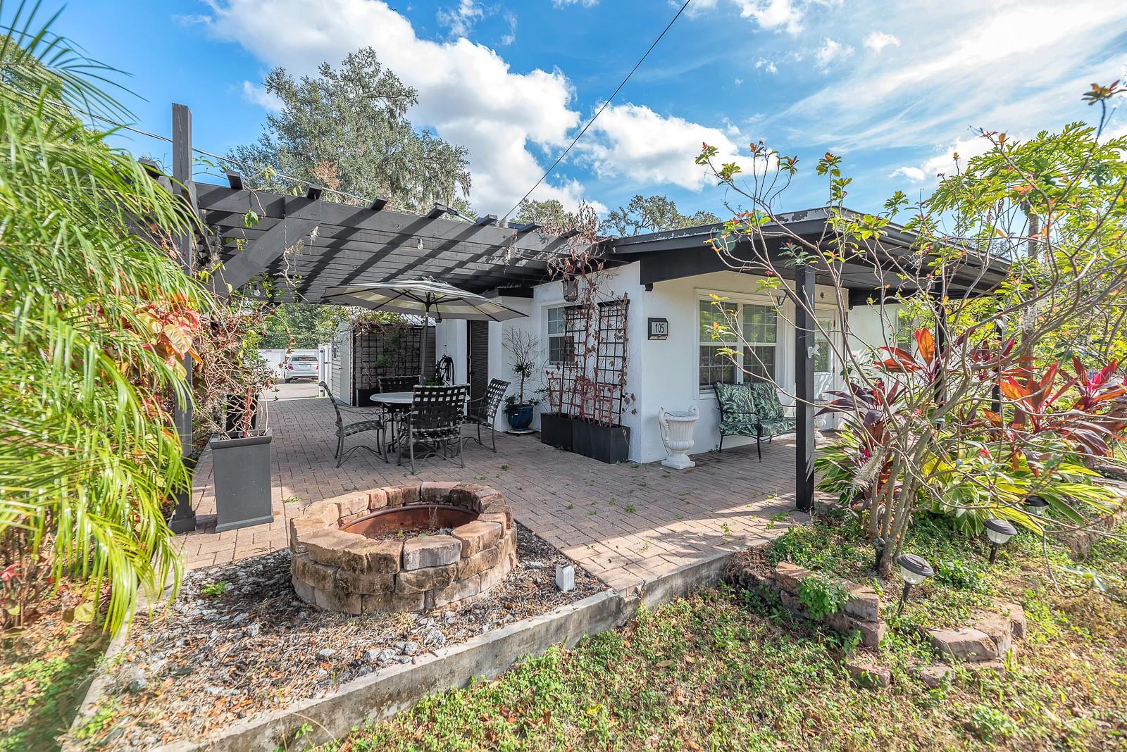 Listing photo id 3 for 105 Saint Cloud Avenue