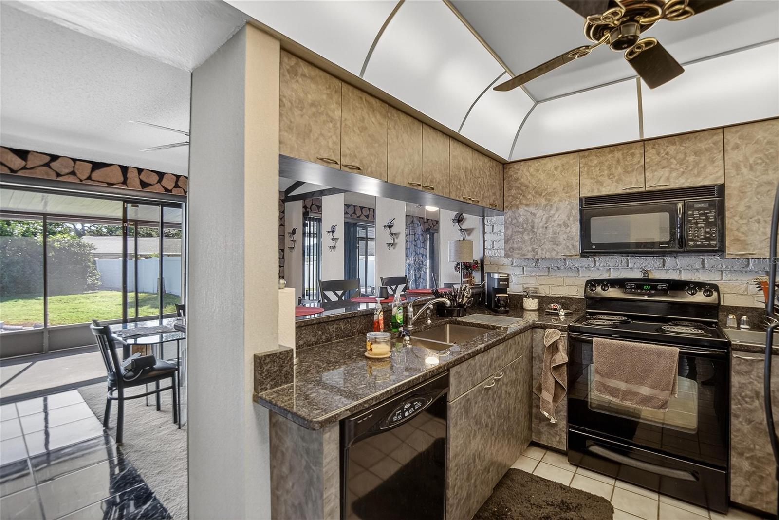 Listing photo id 8 for 1241 Ohio Avenue