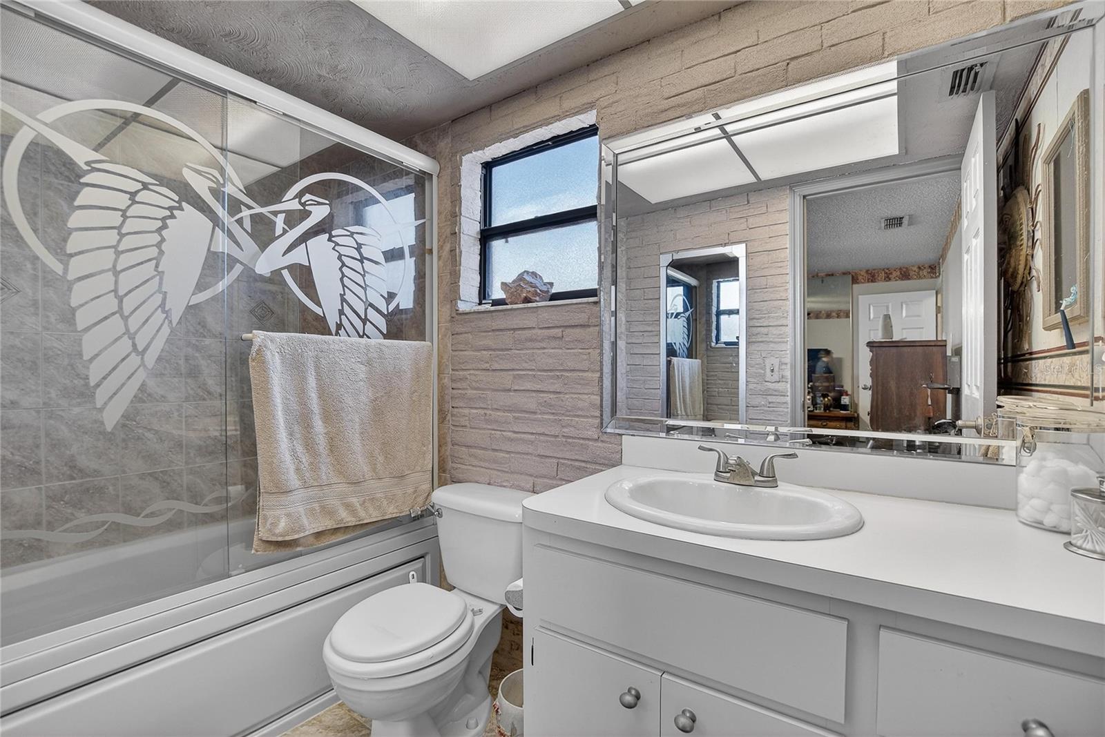 Listing photo id 12 for 1241 Ohio Avenue