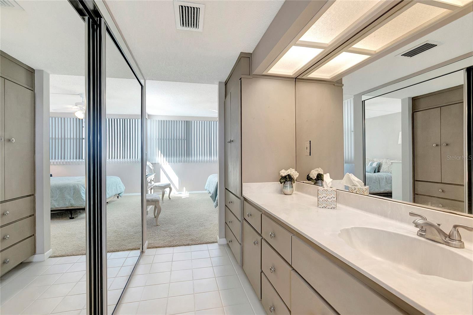 Image 21 of 36 For 500 Treasure Island Cswy 501