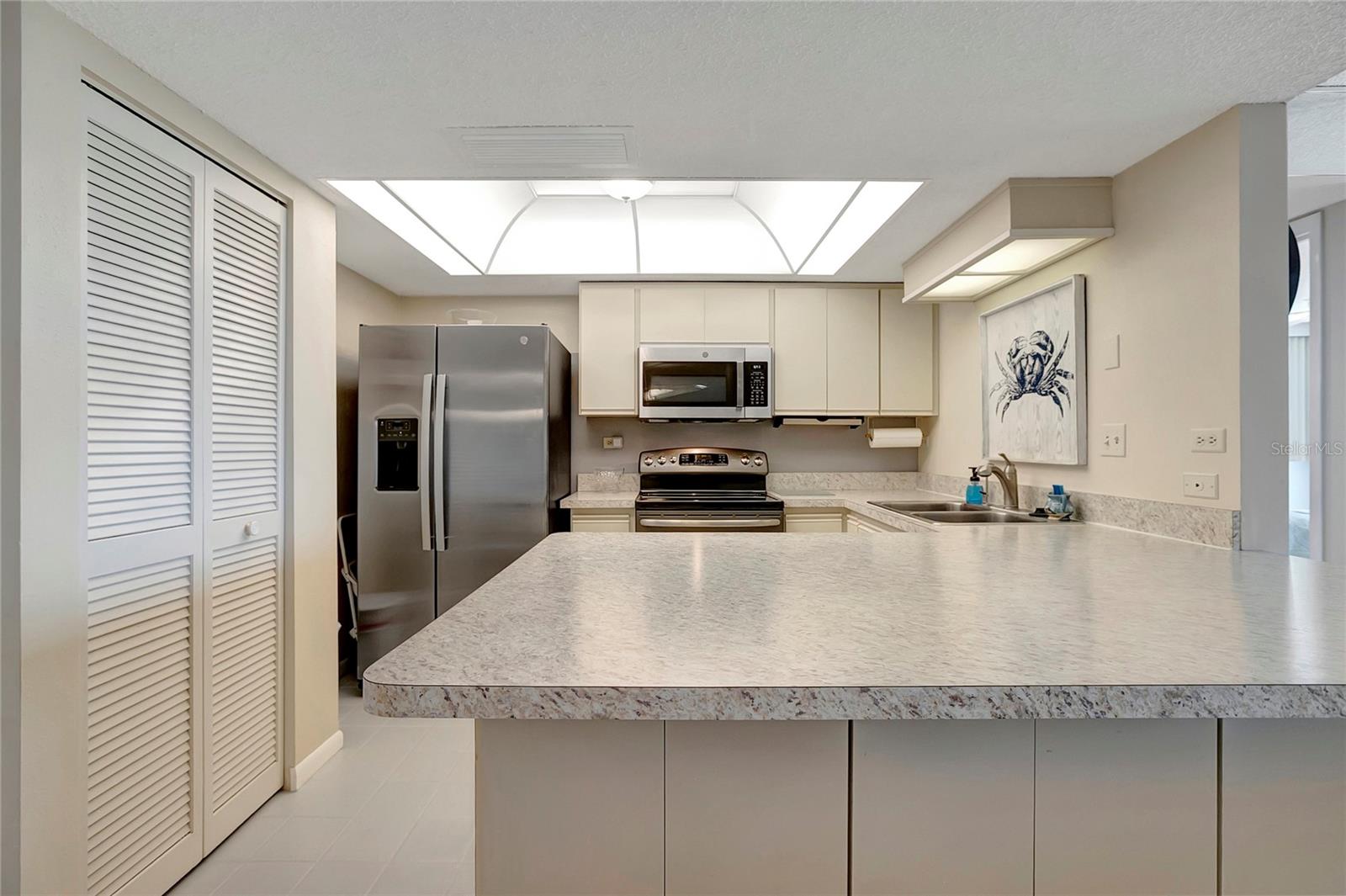 Image 7 of 36 For 500 Treasure Island Cswy 501