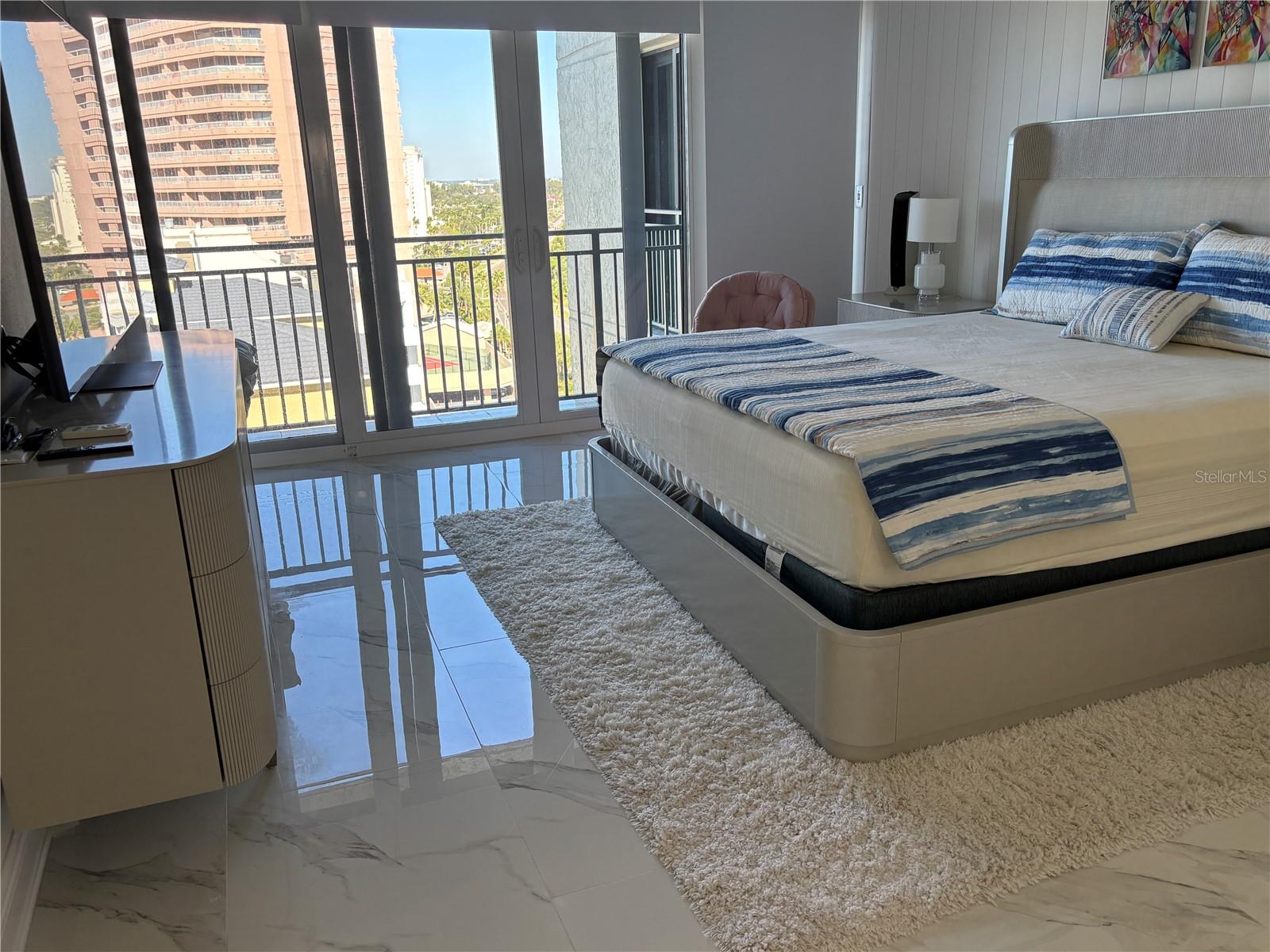 Image 15 of 35 For 1390 Gulf Boulevard 1204