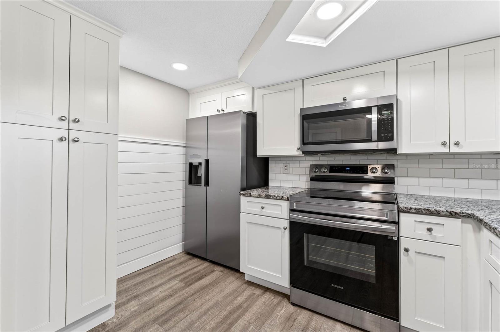 Listing photo id 9 for 9016 Rainbow Lane