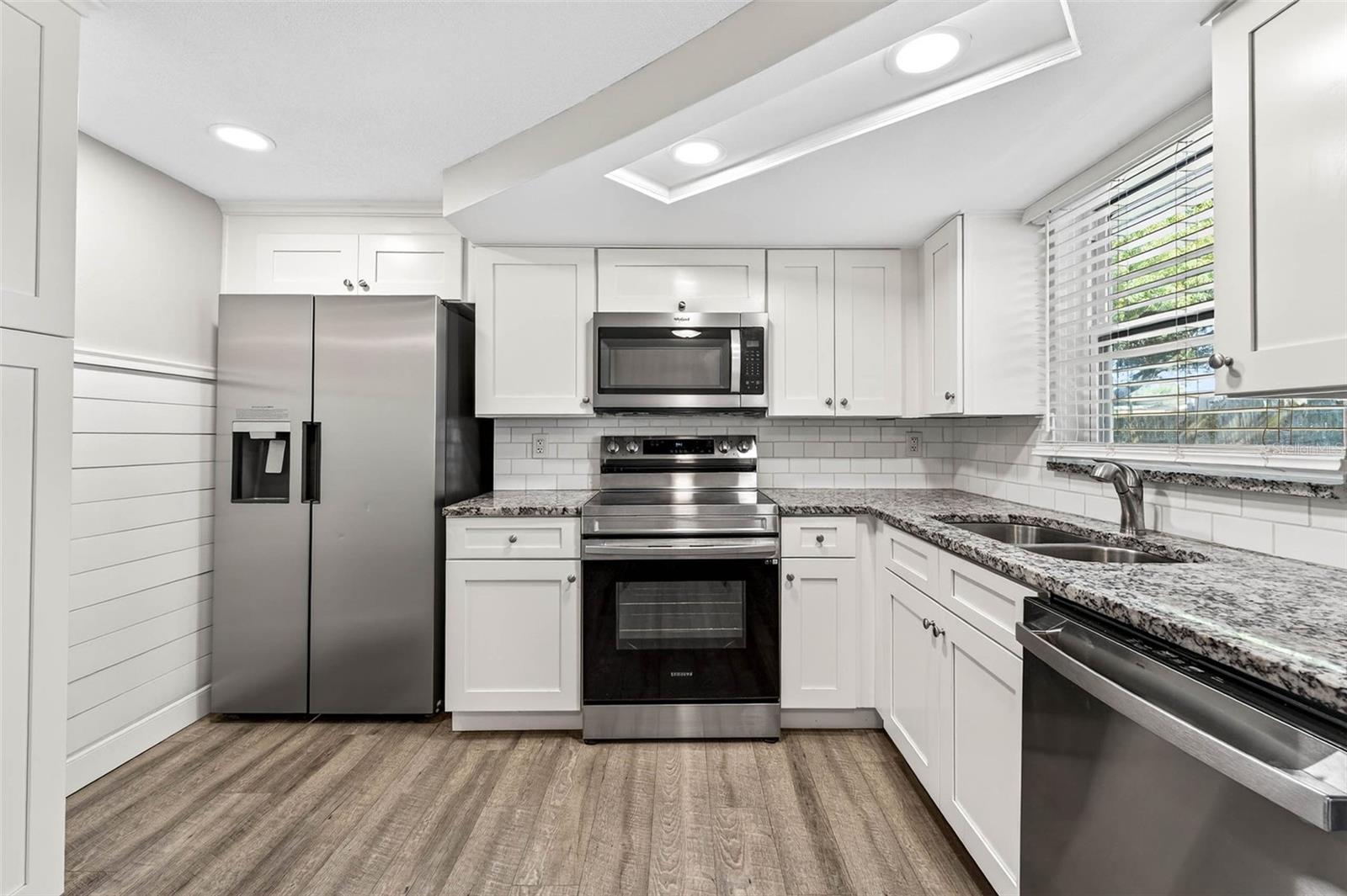 Listing photo id 10 for 9016 Rainbow Lane