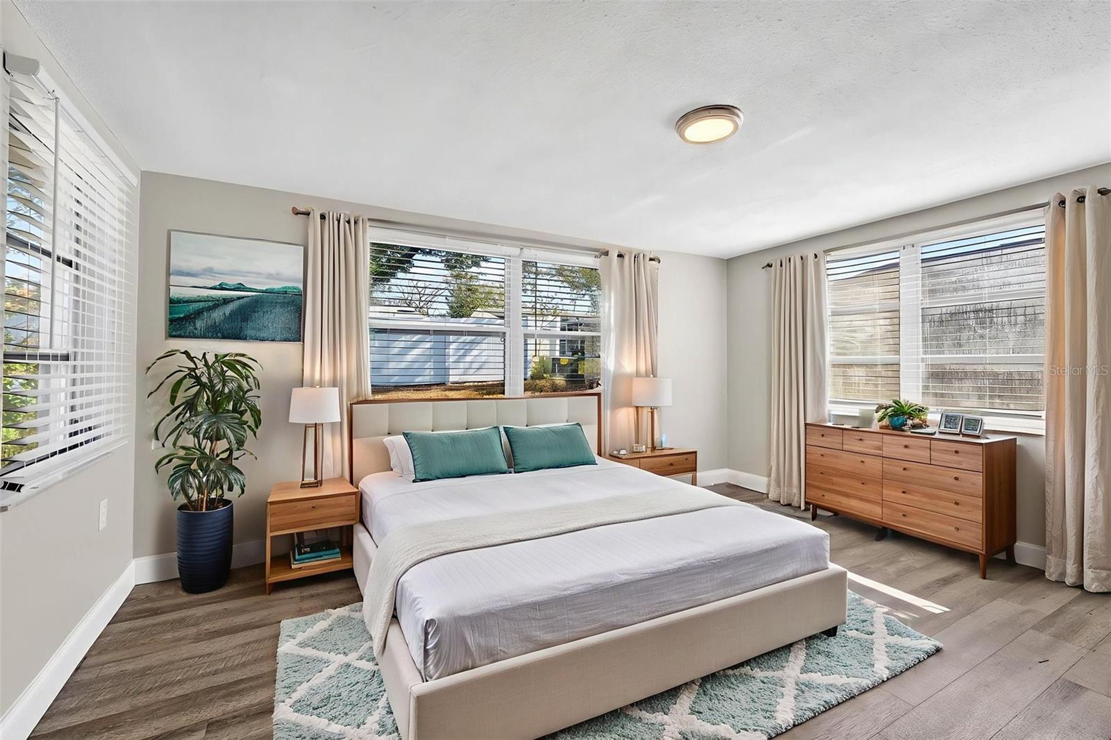 Listing photo id 13 for 9016 Rainbow Lane