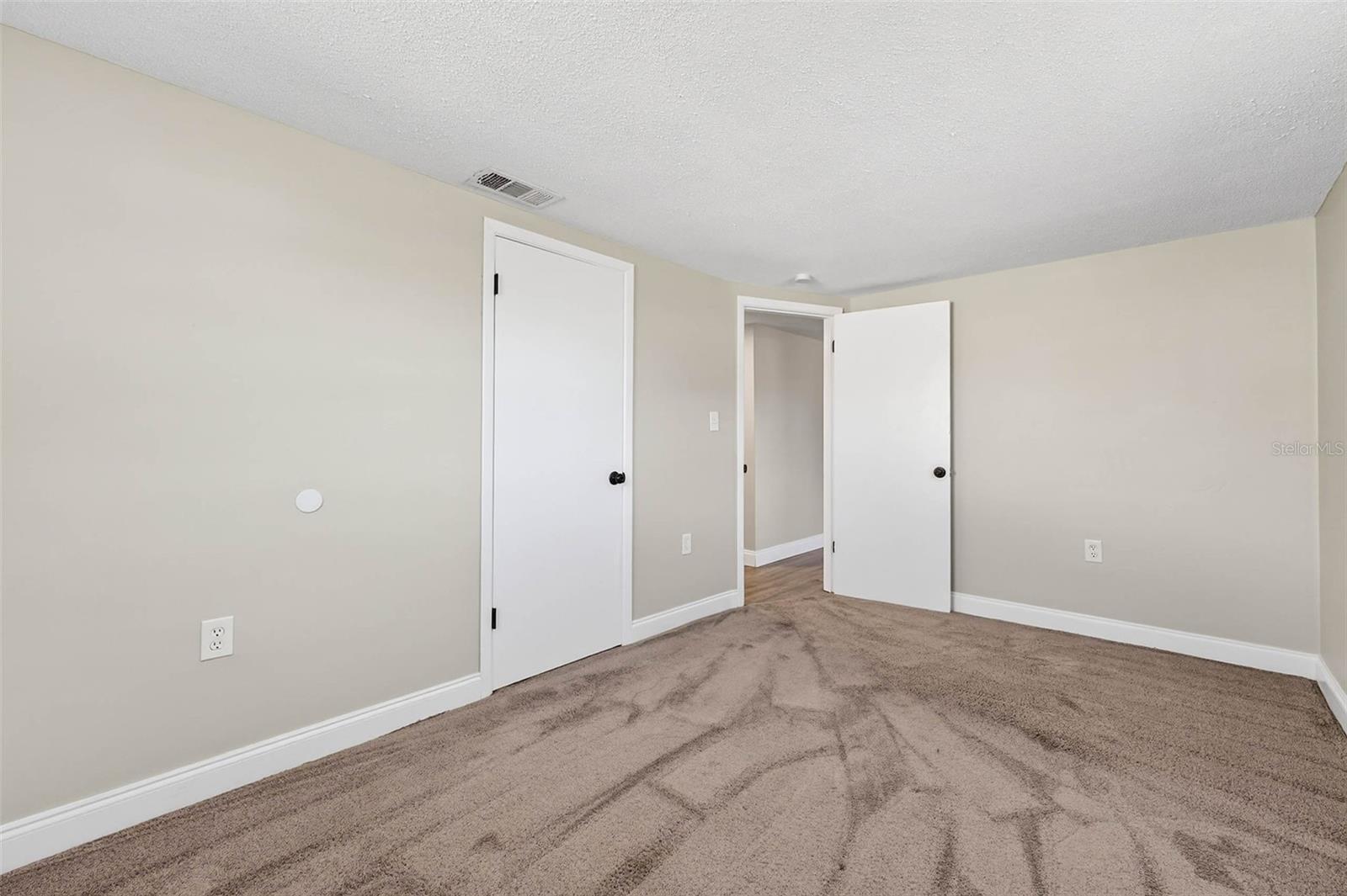 Listing photo id 19 for 9016 Rainbow Lane