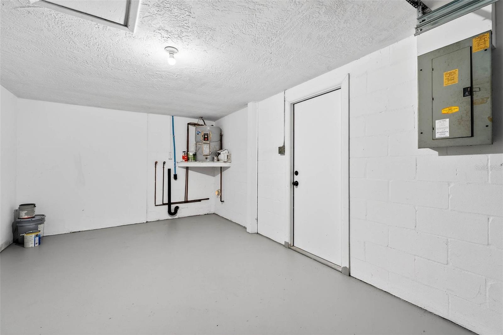 Listing photo id 25 for 9016 Rainbow Lane