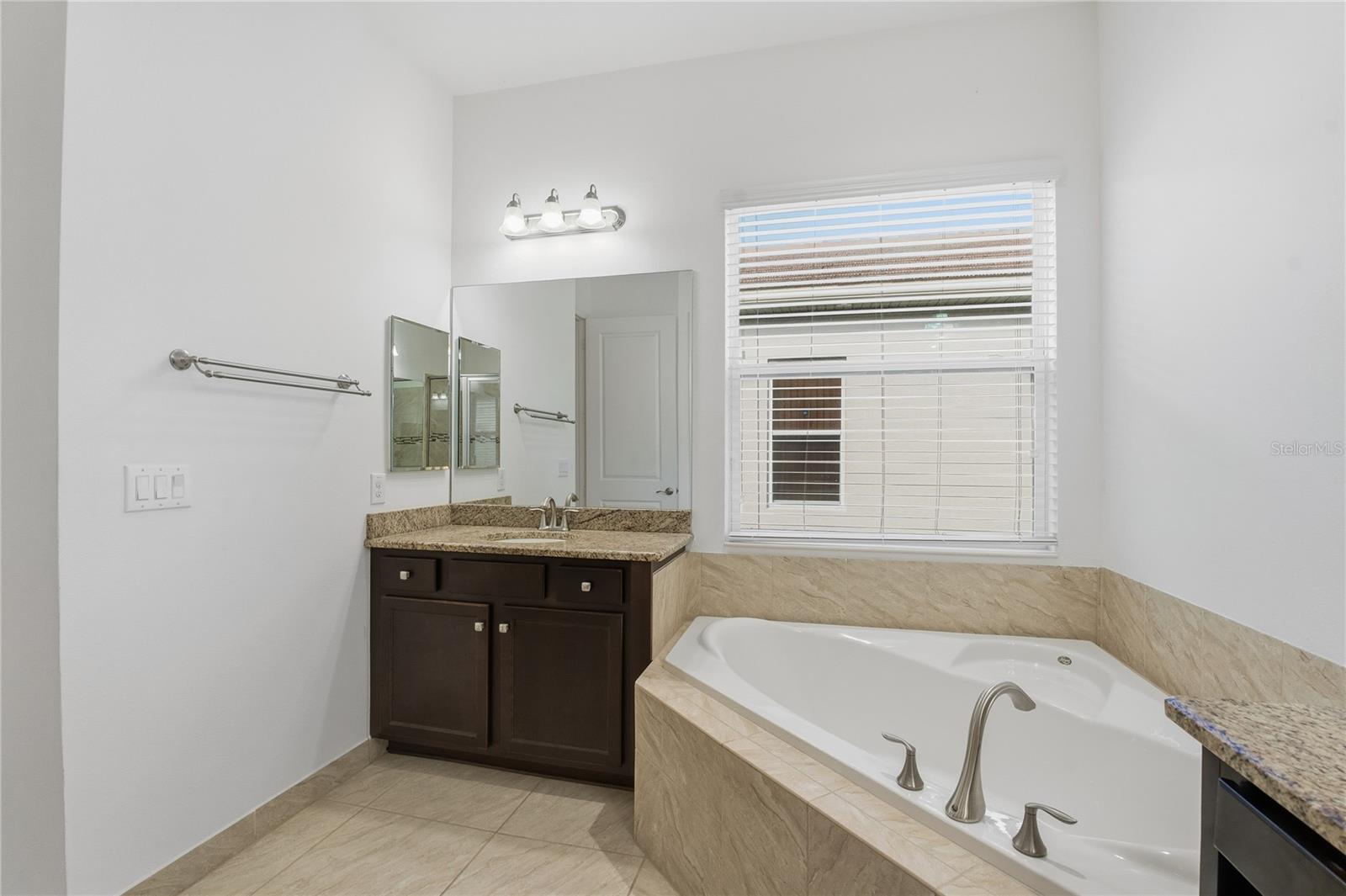 Image 29 of 88 For 30588 Chesapeake Bay Drive