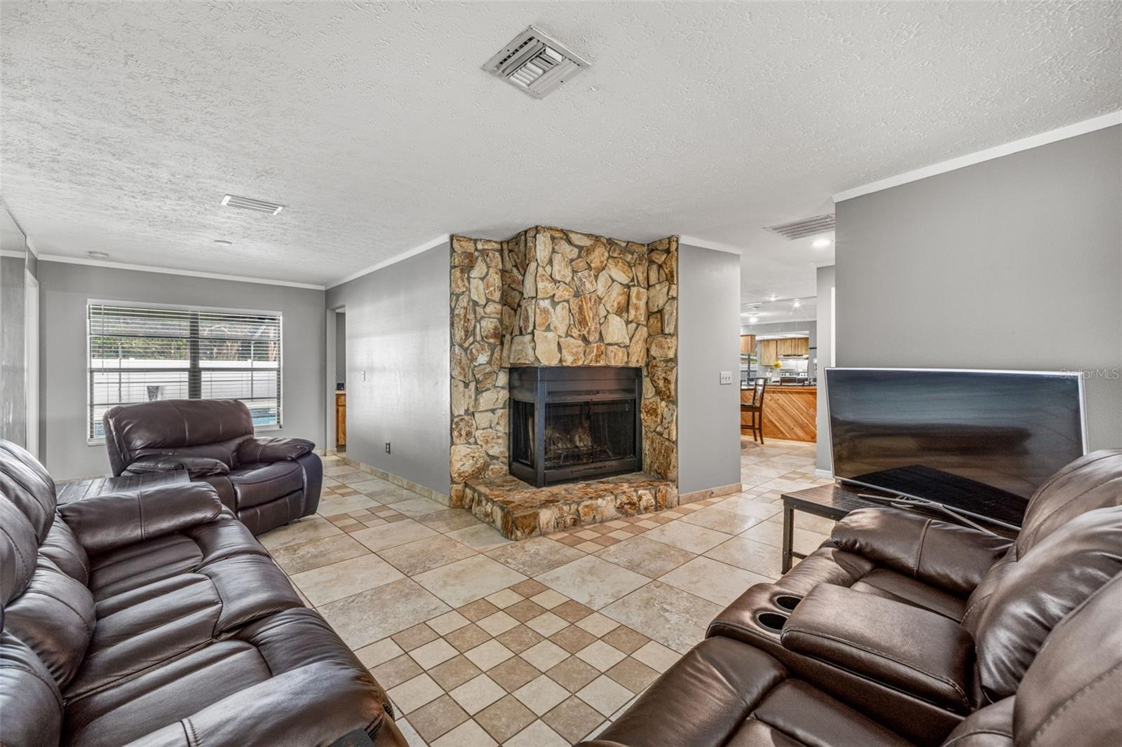 Image 10 of 30 For 4023 Windtree Drive