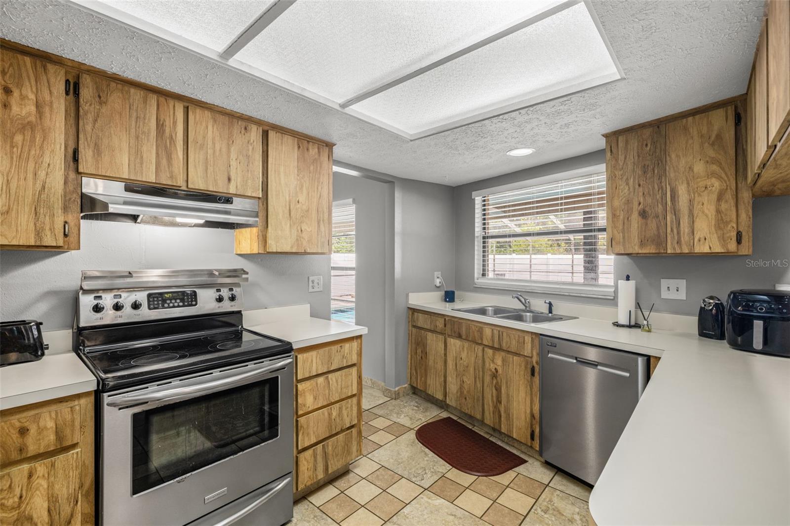 Image 15 of 30 For 4023 Windtree Drive