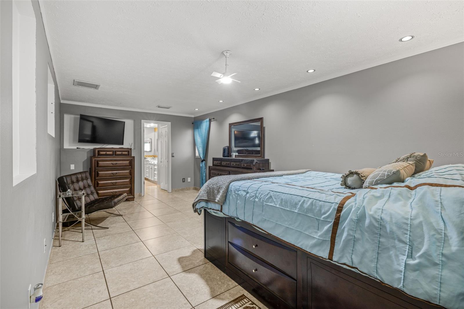 Image 20 of 30 For 4023 Windtree Drive