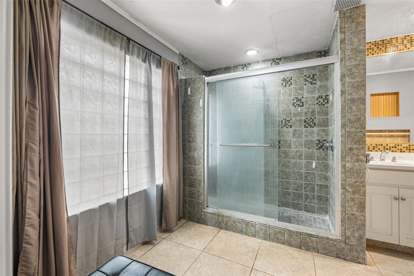 Image 23 of 30 For 4023 Windtree Drive