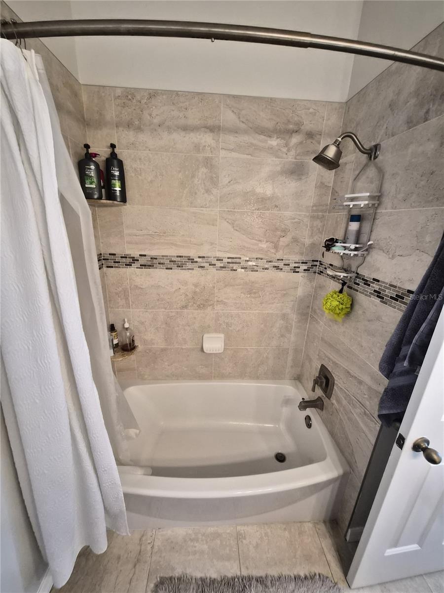 Image 19 of 25 For 658 Green Valley Road B3