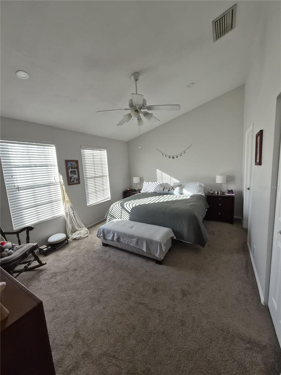 Image 20 of 25 For 658 Green Valley Road B3