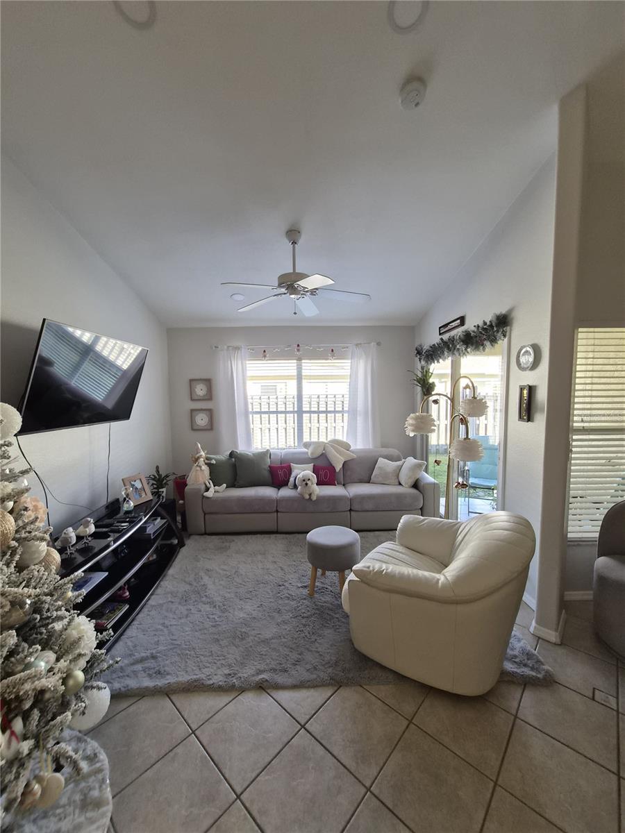 Image 4 of 25 For 658 Green Valley Road B3