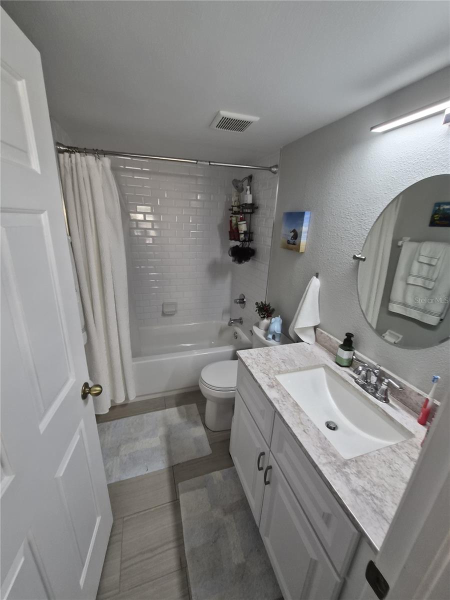 Image 6 of 25 For 658 Green Valley Road B3