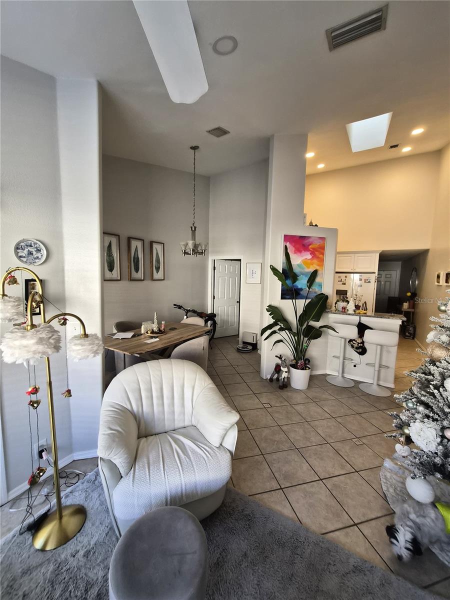 Image 8 of 25 For 658 Green Valley Road B3