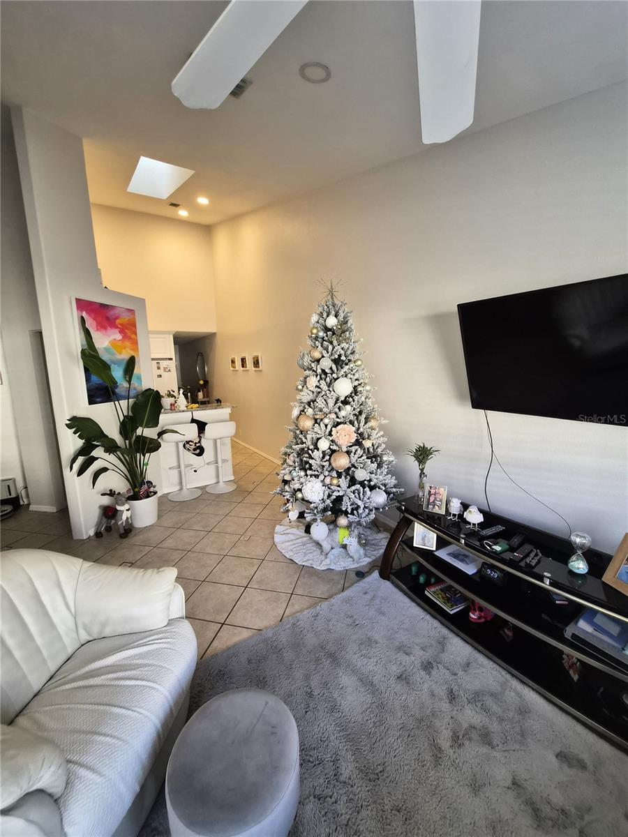 Image 9 of 25 For 658 Green Valley Road B3