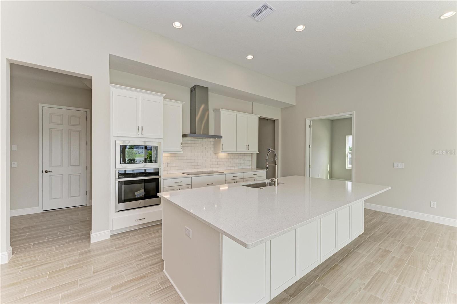 Image 11 of 40 For 9592 Surrey Rose Drive