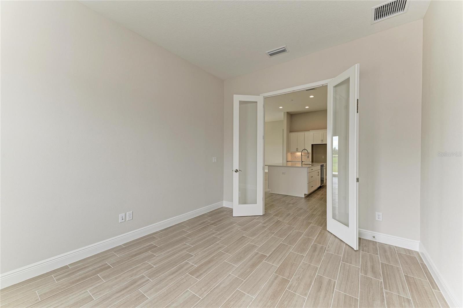 Image 36 of 40 For 9592 Surrey Rose Drive