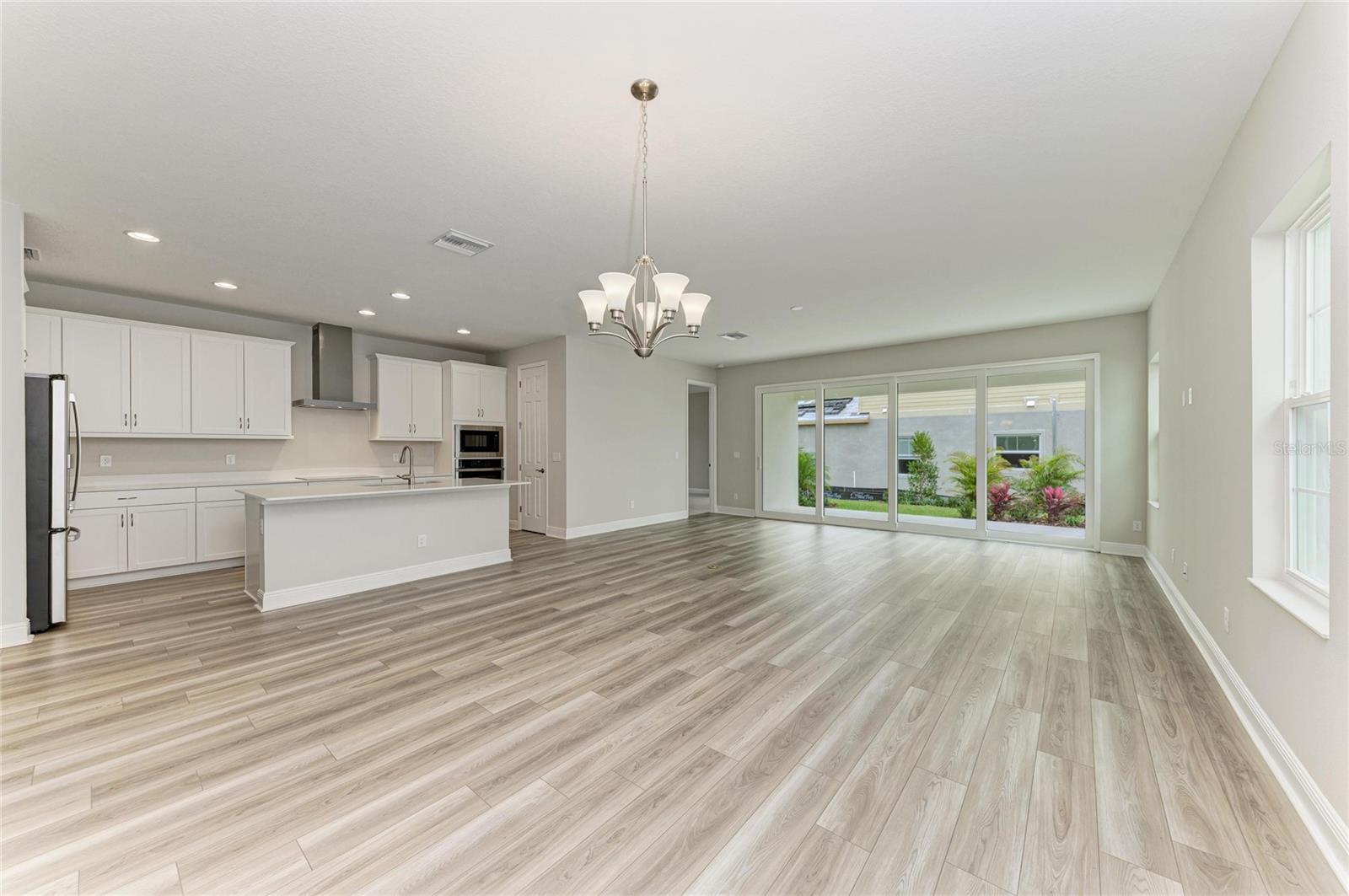 Image 19 of 29 For 10198 Surrey Rose Drive