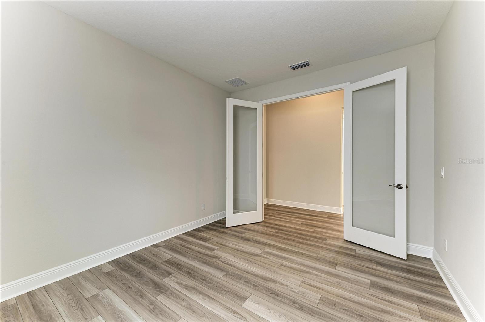 Image 27 of 29 For 10198 Surrey Rose Drive