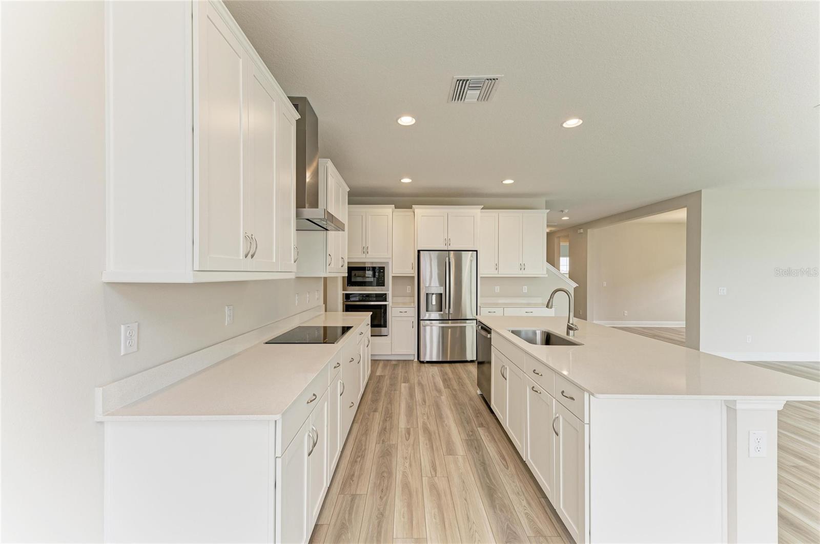 Image 13 of 35 For 10186 Surrey Rose Drive