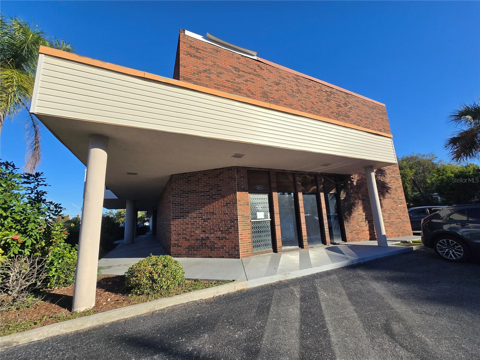 Image 3 of 4 For 2601 Manatee Avenue W