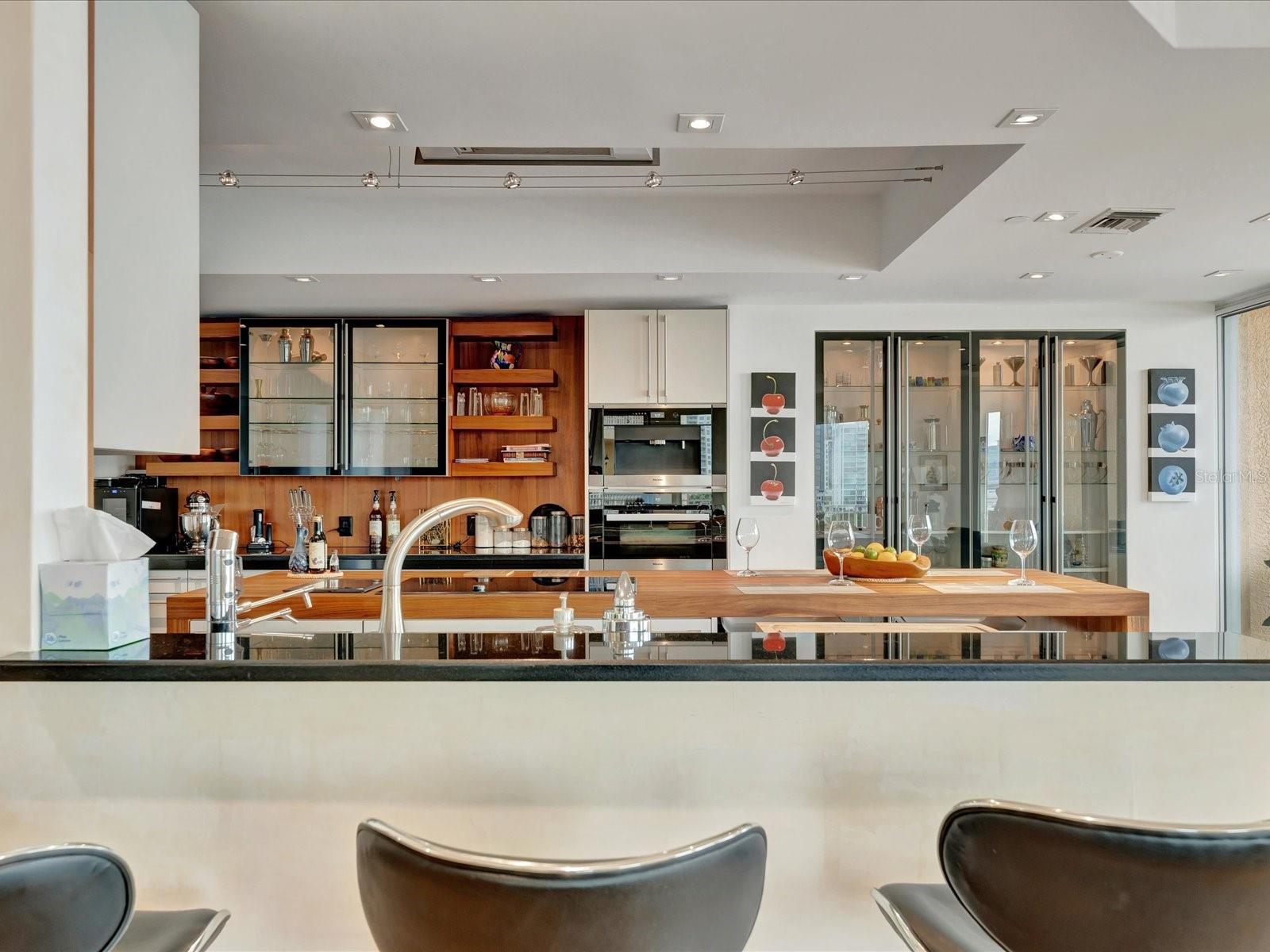 Image 10 of 50 For 555 5th Avenue Ne 932