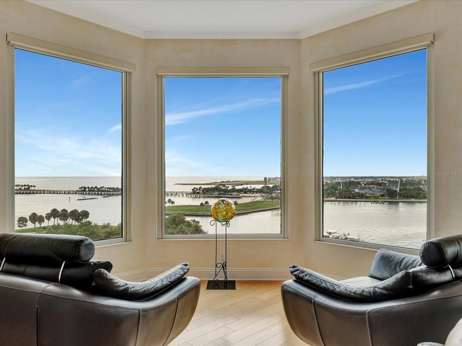 Image 12 of 50 For 555 5th Avenue Ne 932