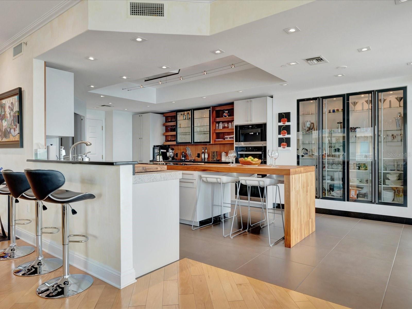 Image 13 of 50 For 555 5th Avenue Ne 932