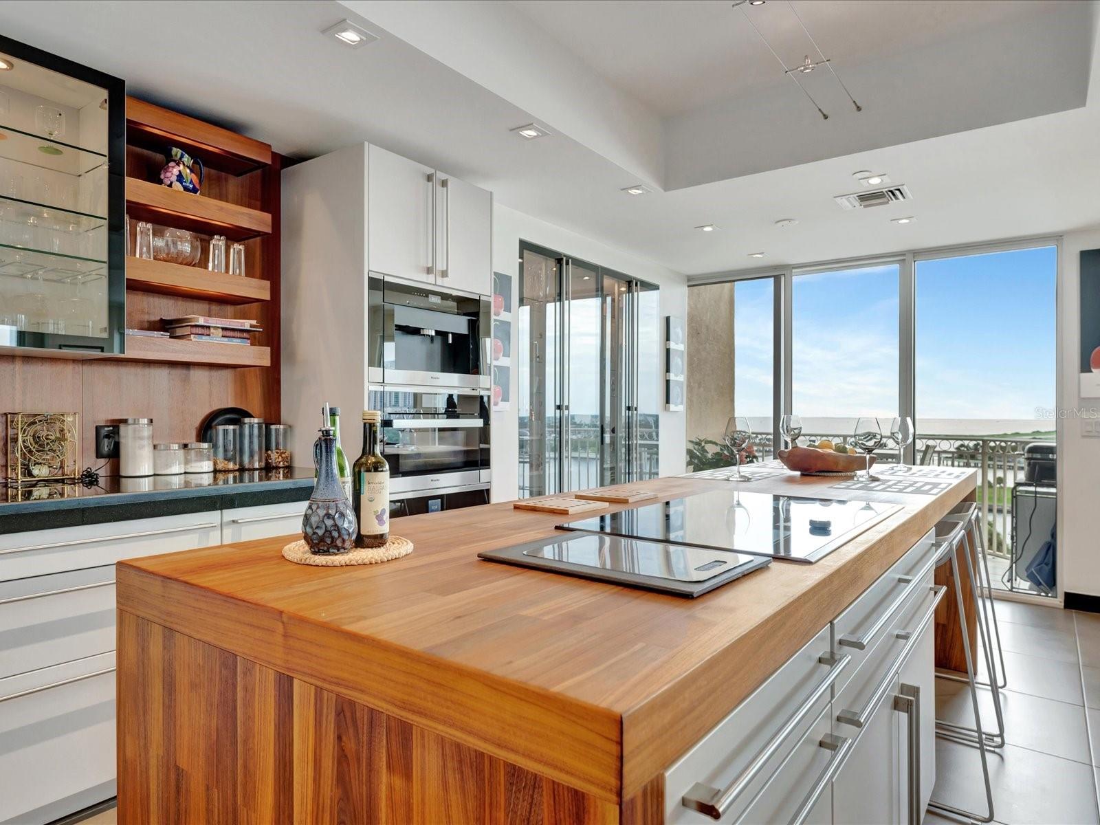 Image 17 of 50 For 555 5th Avenue Ne 932